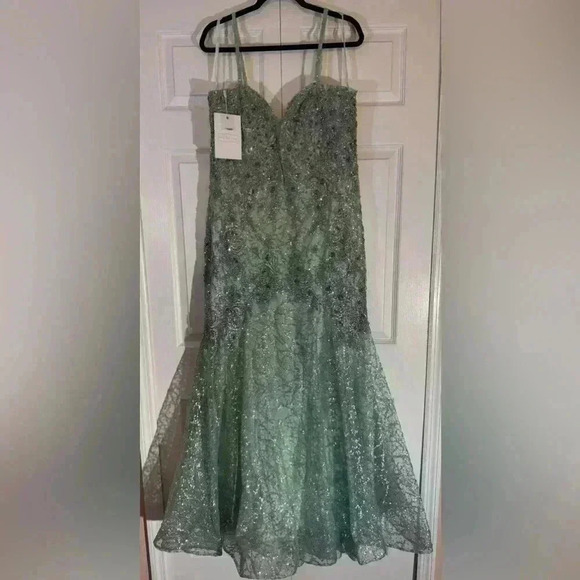 MAC DUGGAL Embellished Sleeveless Plunge Neck Trumpet Gown NWT Size 16 A20242 - Picture 5 of 8